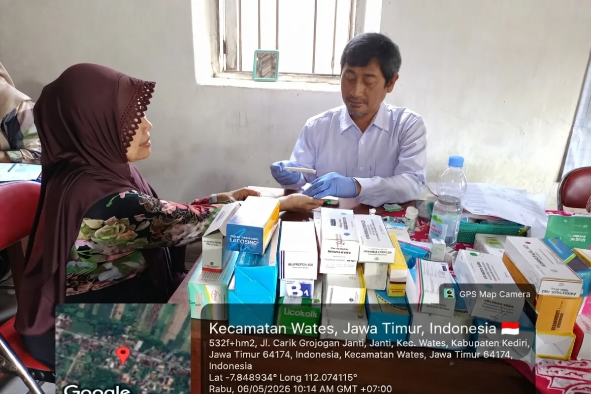 Dokter Pkm silir memberikan layanan kesehatan kepada Lansia